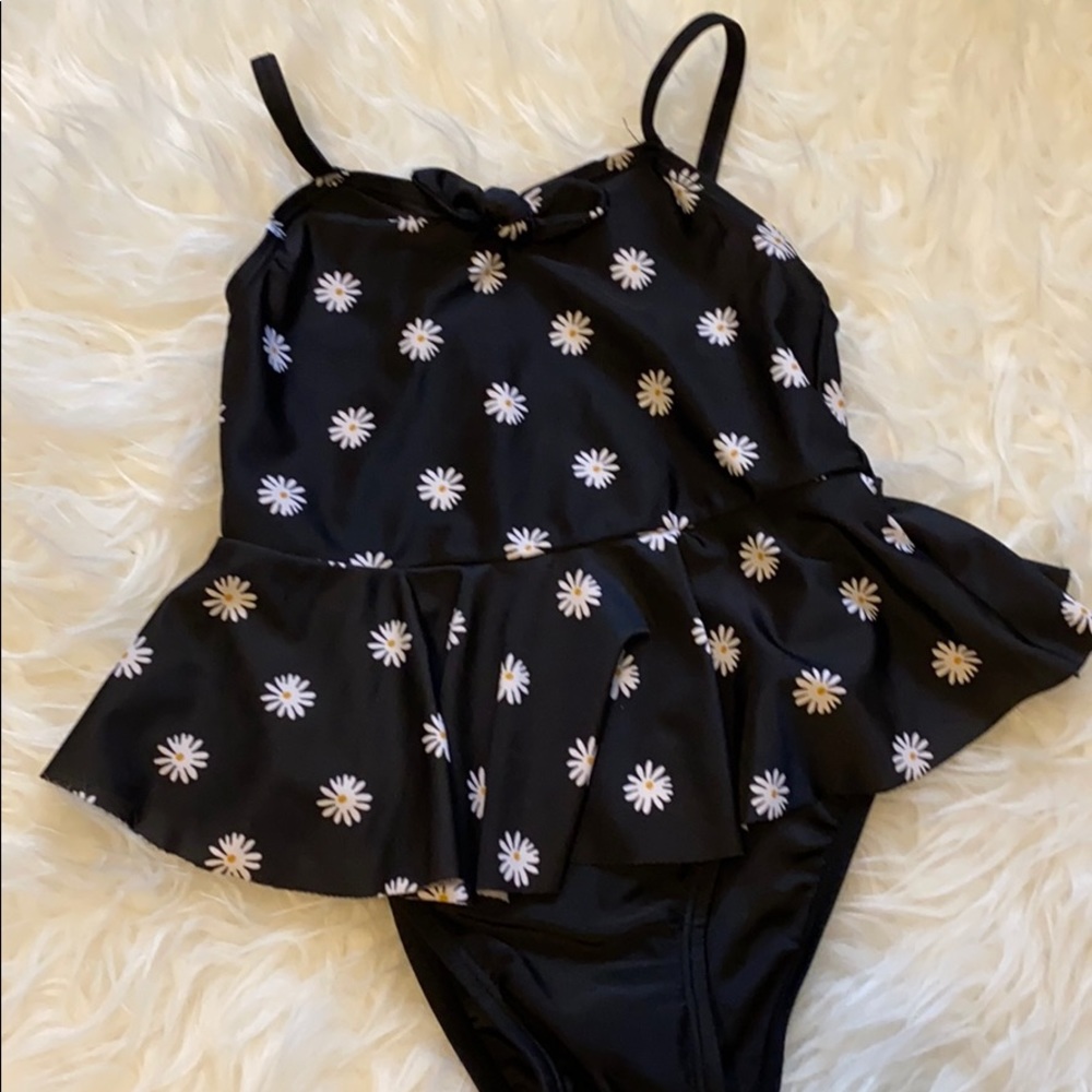 Old Navy daisy print swimsuit 4T